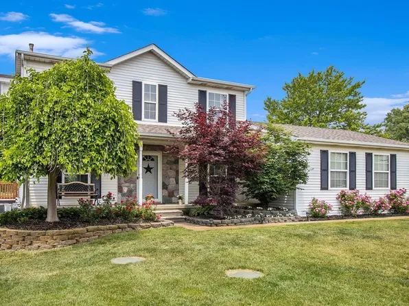 57670 Apple Ln, New Hudson, MI 48165