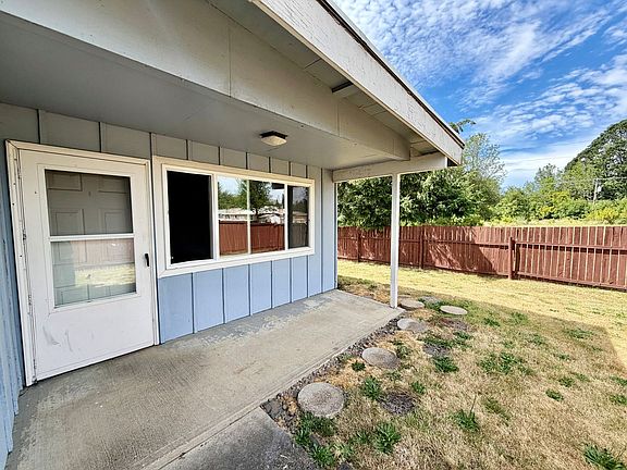 2nd image of 201 & 203 SE Bridgeway Ave #203