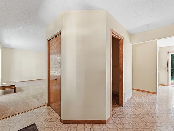 5th image of 9391 Knighton Rd