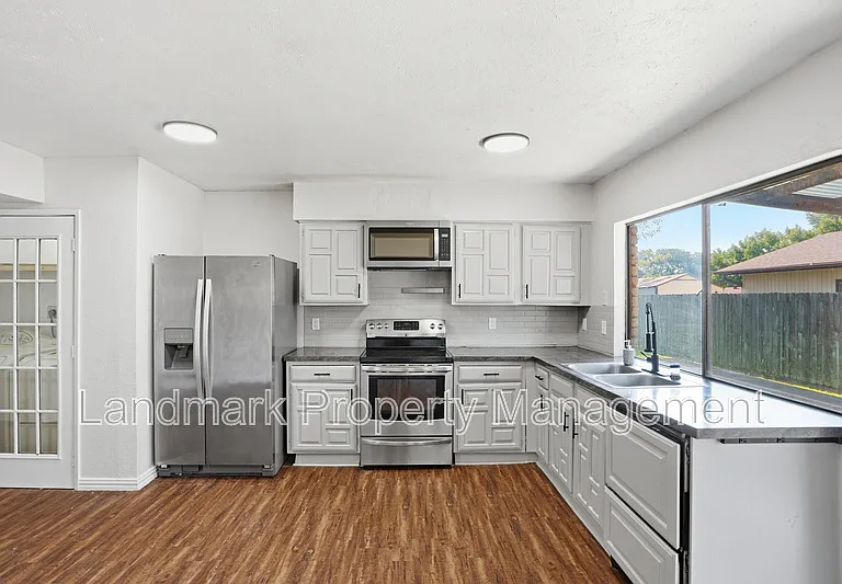 2711 Treeview Dr — Photo 12