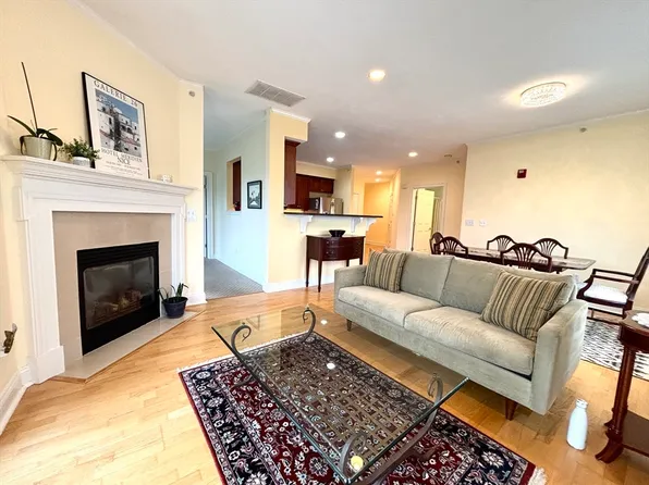 2303 Davenport Ave Unit 2303, Canton, MA 02021