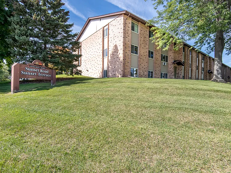1350 Sunset Rd — Photo 1