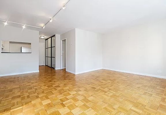 2nd image of 251 E 51st St APT 9H
