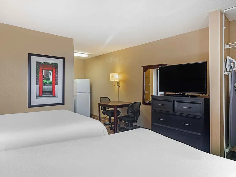 Studio Suite - 2 Full Beds