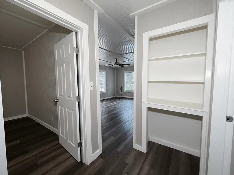 1016 W Crawford St — Photo 10