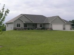 9015 Deer Run Dr, Allenton, WI 53002