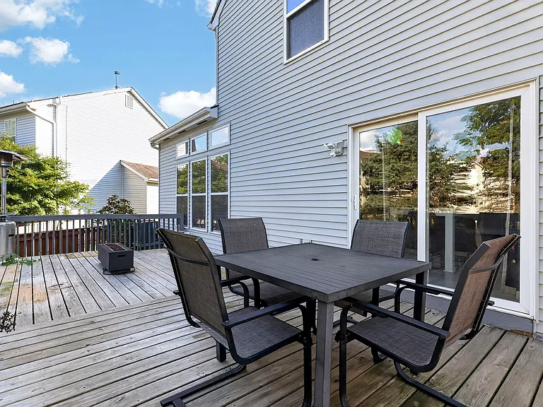 9166 Windy Creek Dr — Photo 32