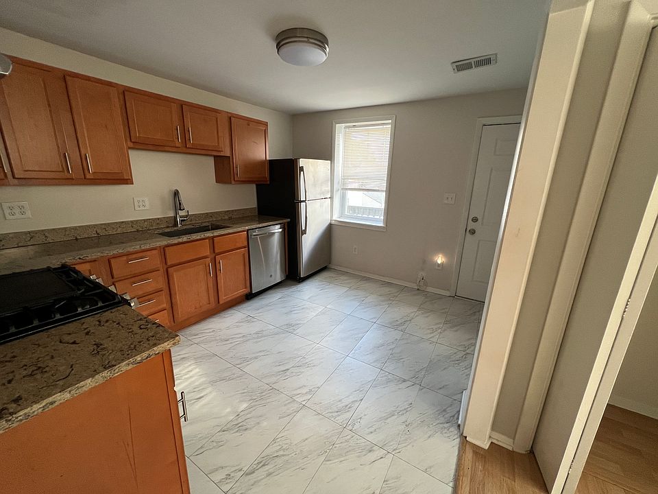 1st image of 3021 W Belmont Ave #2F