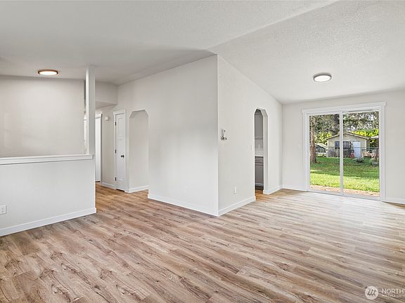 5th image of 17218 12th Avenue E