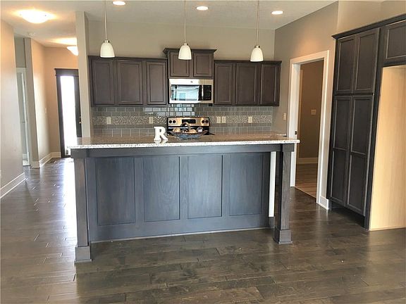 4th image of 209 Aspen Dr NE