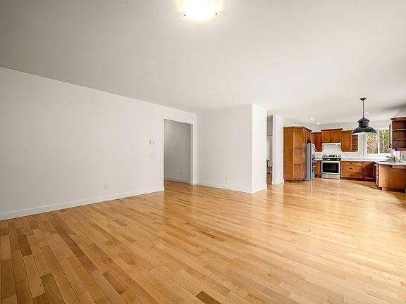 5th image of 176 Webb Rd