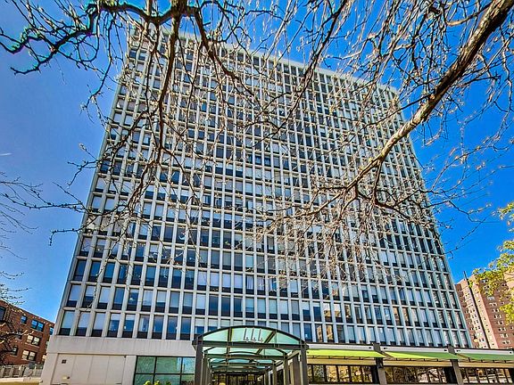 3rd image of 444 W Fullerton Pkwy APT 1908