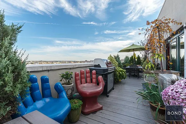 Sold by Bond New York | media 15