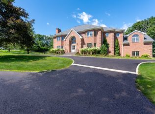 19 Stone Fence Ln, Stamford, CT 06903