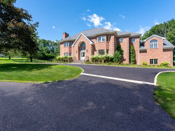 19 Stone Fence Lane, Stamford, CT 06903