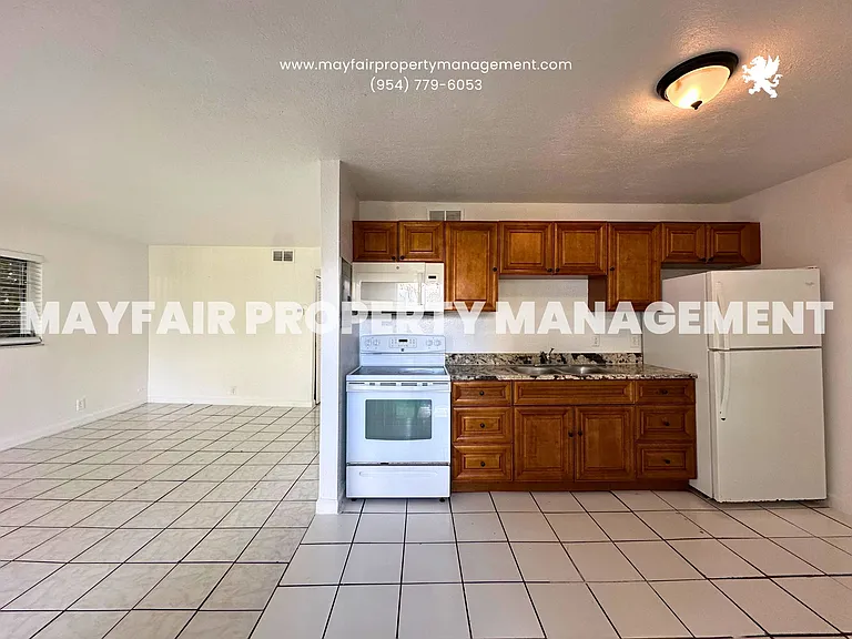519 W Kalmia Dr #5 — Photo 2
