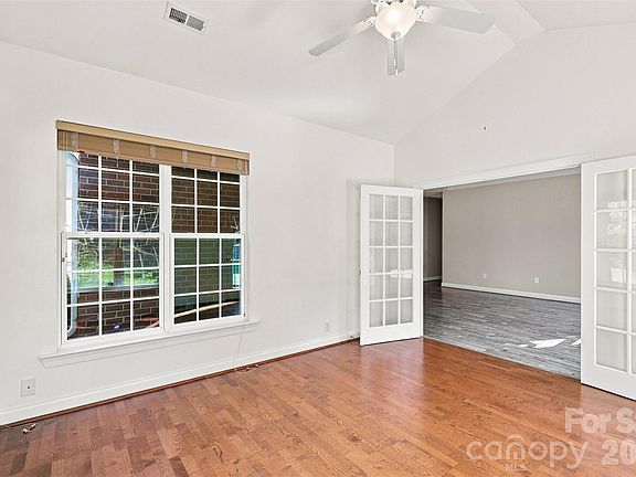 4th image of 3225 Abbey Walk Ln