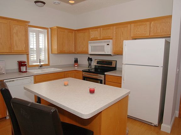 5th image of 8570 Windsor Lane N.