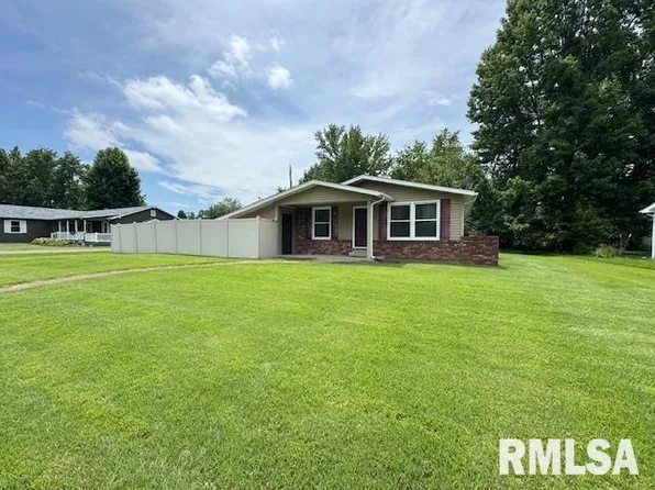 521 S 5th St, Herrin, IL 62948