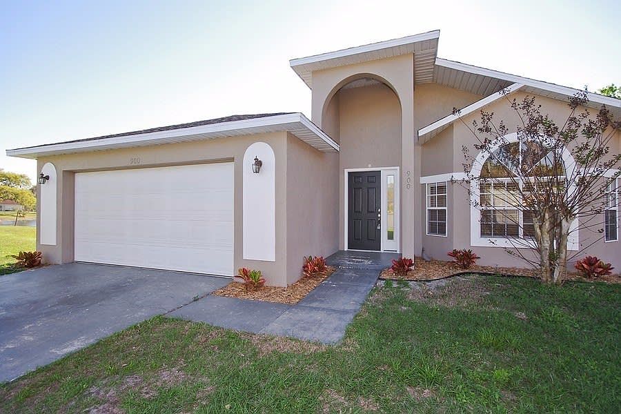 1st image of 900 Lacey Oaks Ct