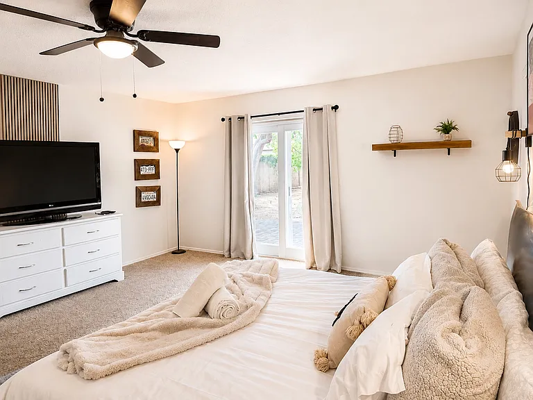 Master Bedroom Large Room And King Bed