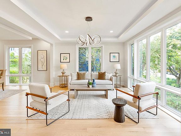 4th image of 3706 Spring St