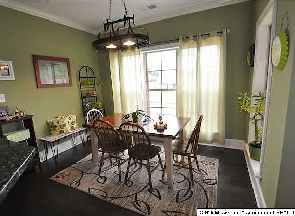 5th image of 1231 Gaston Dr