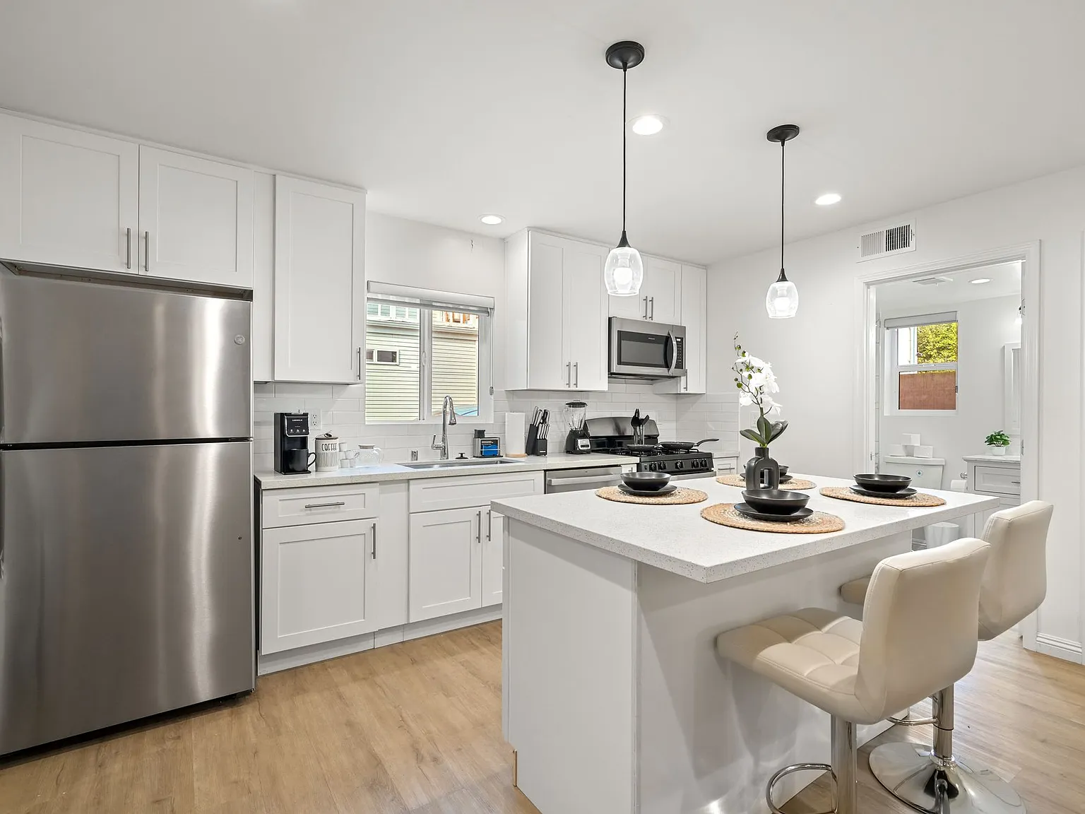 3 bed, 1250 sqft, $5,080 — Photo 3