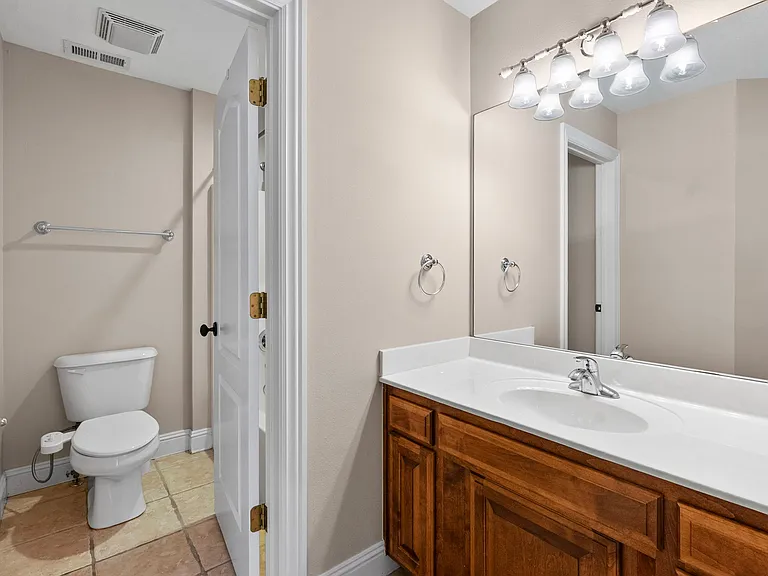 3902 NE Cadbury Ave — Photo 19