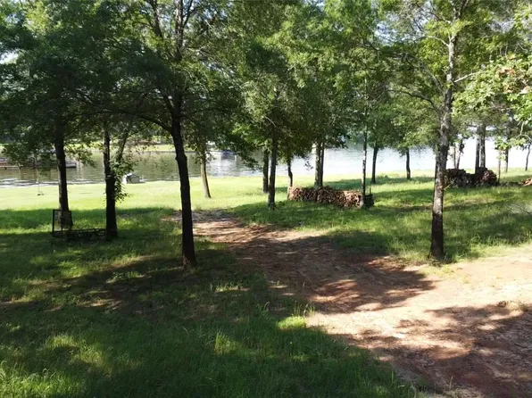 24 Sycamore St, Yantis, TX 75497