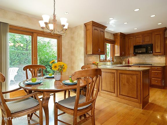 4th image of 2211 E Amhurst Ct