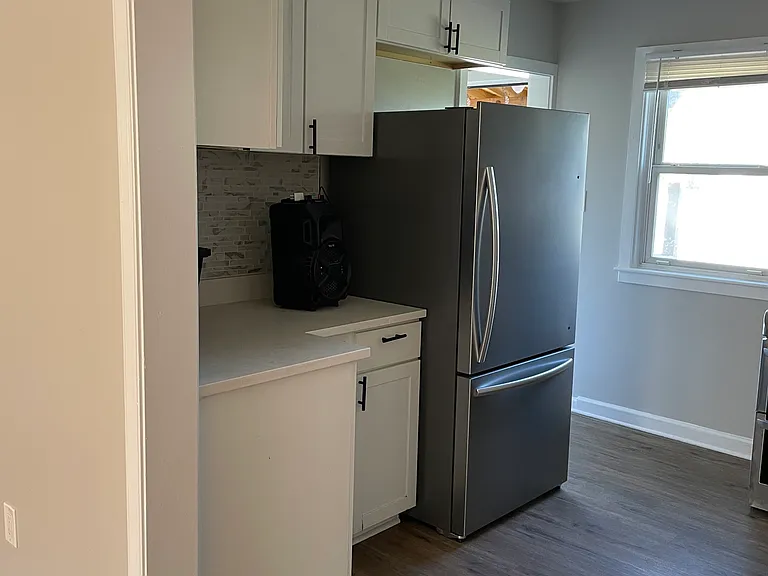 220 N Locust St — Photo 16