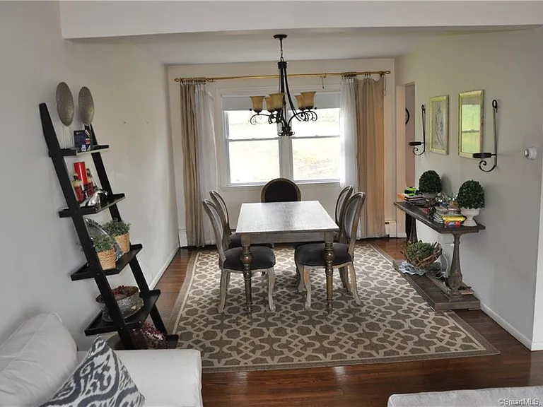 22 Essex Rd — Photo 9
