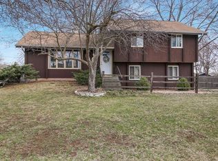 861 Woodfield Rd, Neenah, WI 54956