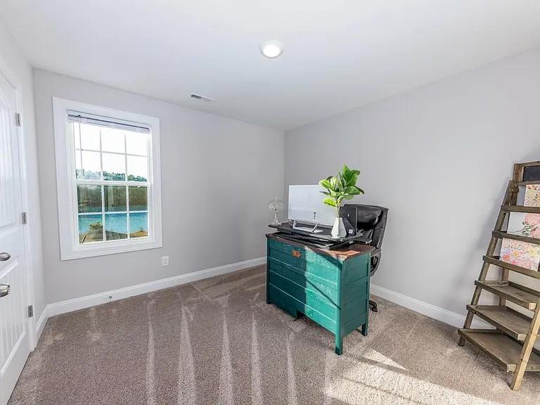 1024 Loretta Ln — Photo 15
