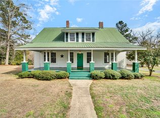 302 Gassaway St, Central, SC 29630