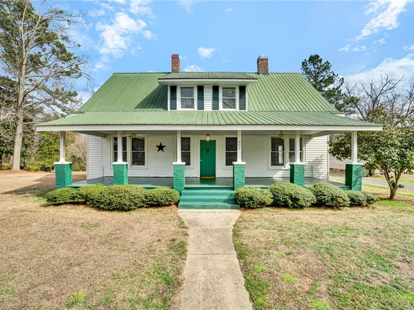 302 Gassaway St, Central, SC 29630