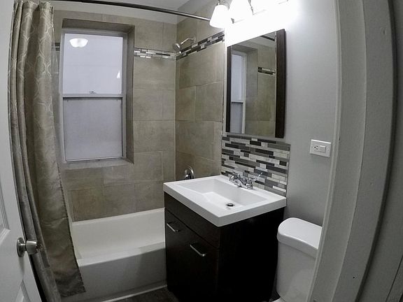 5th image of 2944 N Avers Ave #1