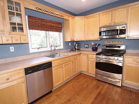 4th image of 533 Wilson Ave