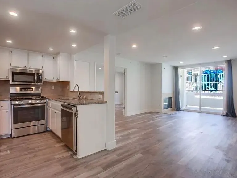 450 Stoney Point Way — Photo 6