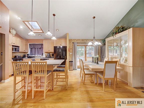 4th image of 16 Marlow Rd