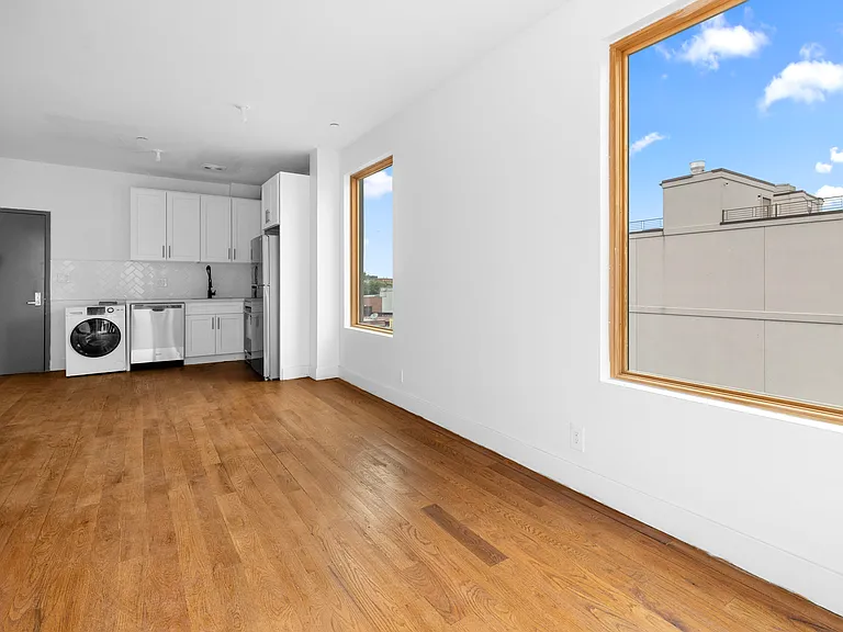 1006 Gates Ave #6 — Photo 2