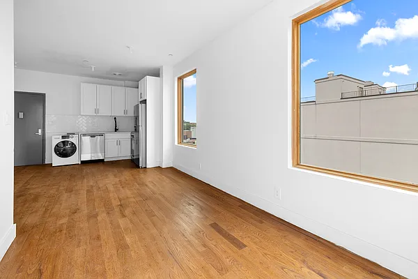 1010 Gates Avenue #1C