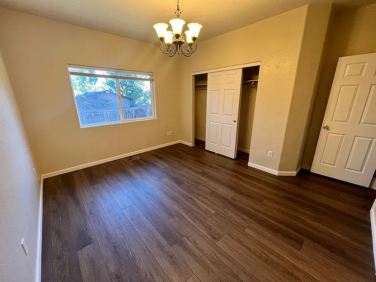 2635 Parkwood Village Ln — Photo 8