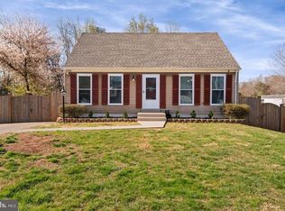 5608 Roundtree Dr, Woodbridge, VA 22193