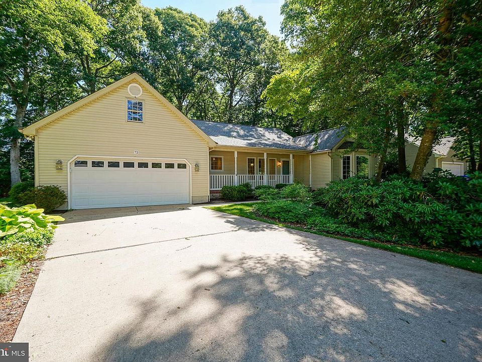 1st image of 72 Gainsborough Dr