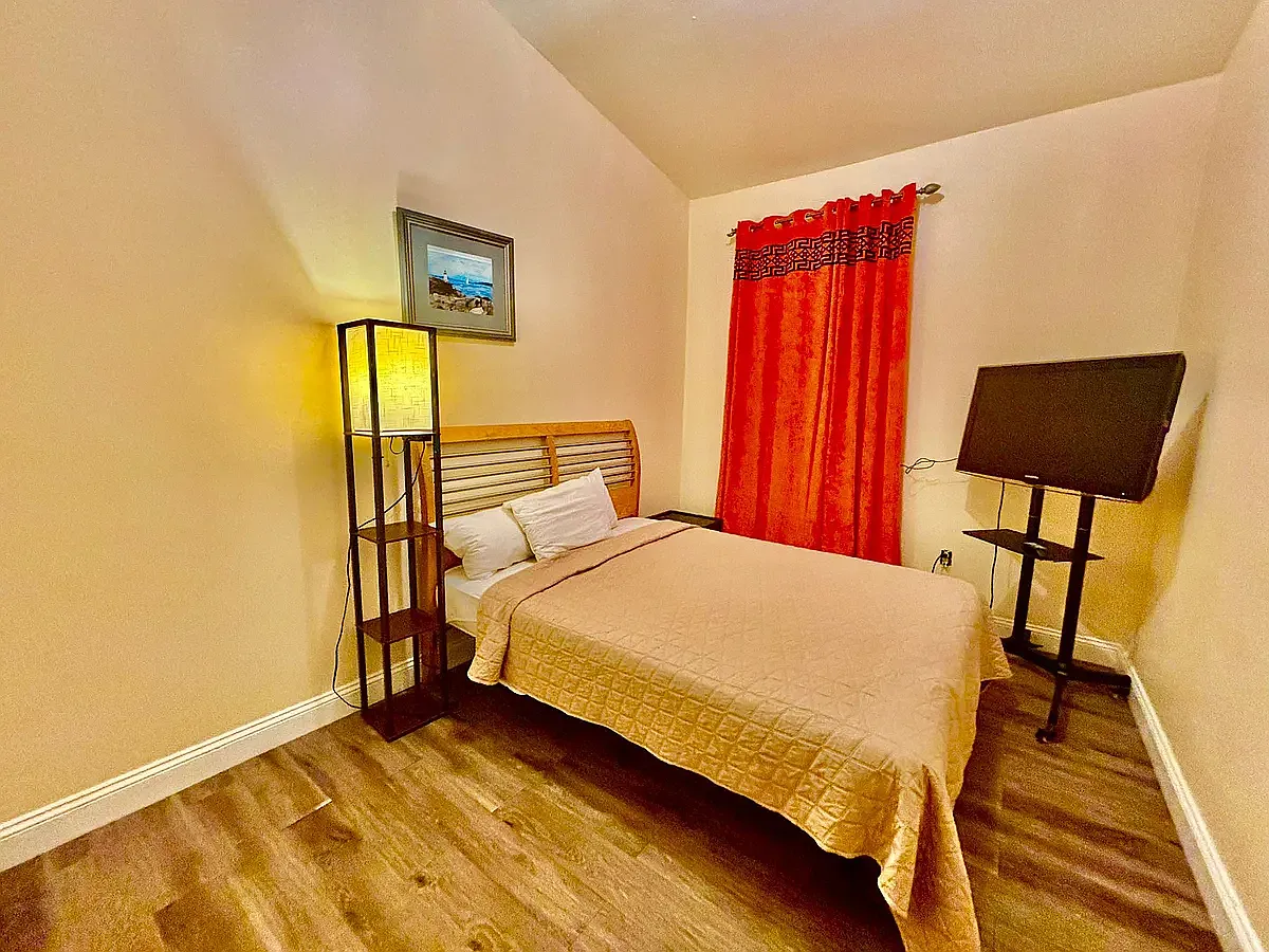 1 bed, $900 — Photo 1