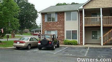 ground level, end unit, front