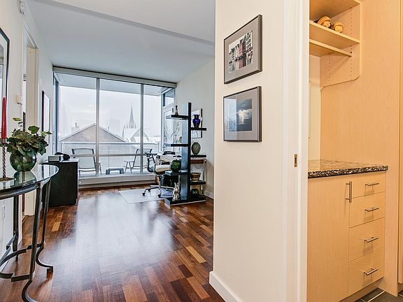 4th image of 45 University Ave SE Unit 306
