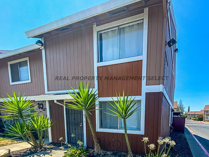 4167 Brookfield Dr photo 1